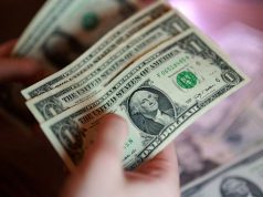 Dollar Holds Strong as Trump Deadline Nears