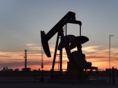 Oil Falls as Markets Eye US-Iran Talks with Ceasefire Ending Soon