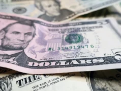 Dollar Slips as Hopes Grow for US-Iran Deal, Yen Weakens