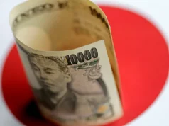 Asia FX Steady as Geopolitical Risks Mount and Yen Intervention Concerns Return