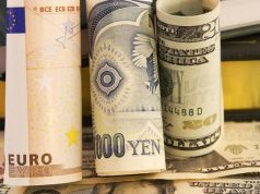 Dollar Nears One-Year Peak as Euro Slips and Yen Faces Intervention Risk