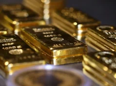 Gold Holds Above $4,500 as Weaker Dollar Boosts Weekly Gains