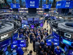Wall Street Falls as Hawkish Warsh Offsets Mag 7 Gains