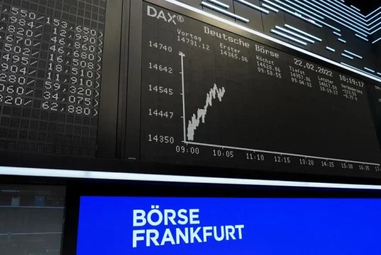 European Stocks Fall as HSBC Plunges Nearly 7%